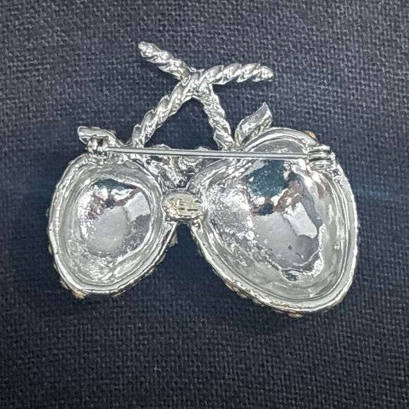 Vintage Weiss Rhinestone Brooch Strawberry Fruit Pin Clear Silver Tone - Picture 7 of 15